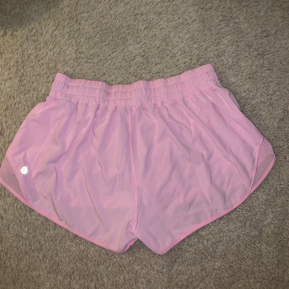 Lululemon Hotty Hot short 2.5” in bubblegum pink